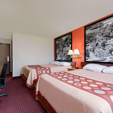 Super 8 Martinsburg Hotel Bagian luar foto