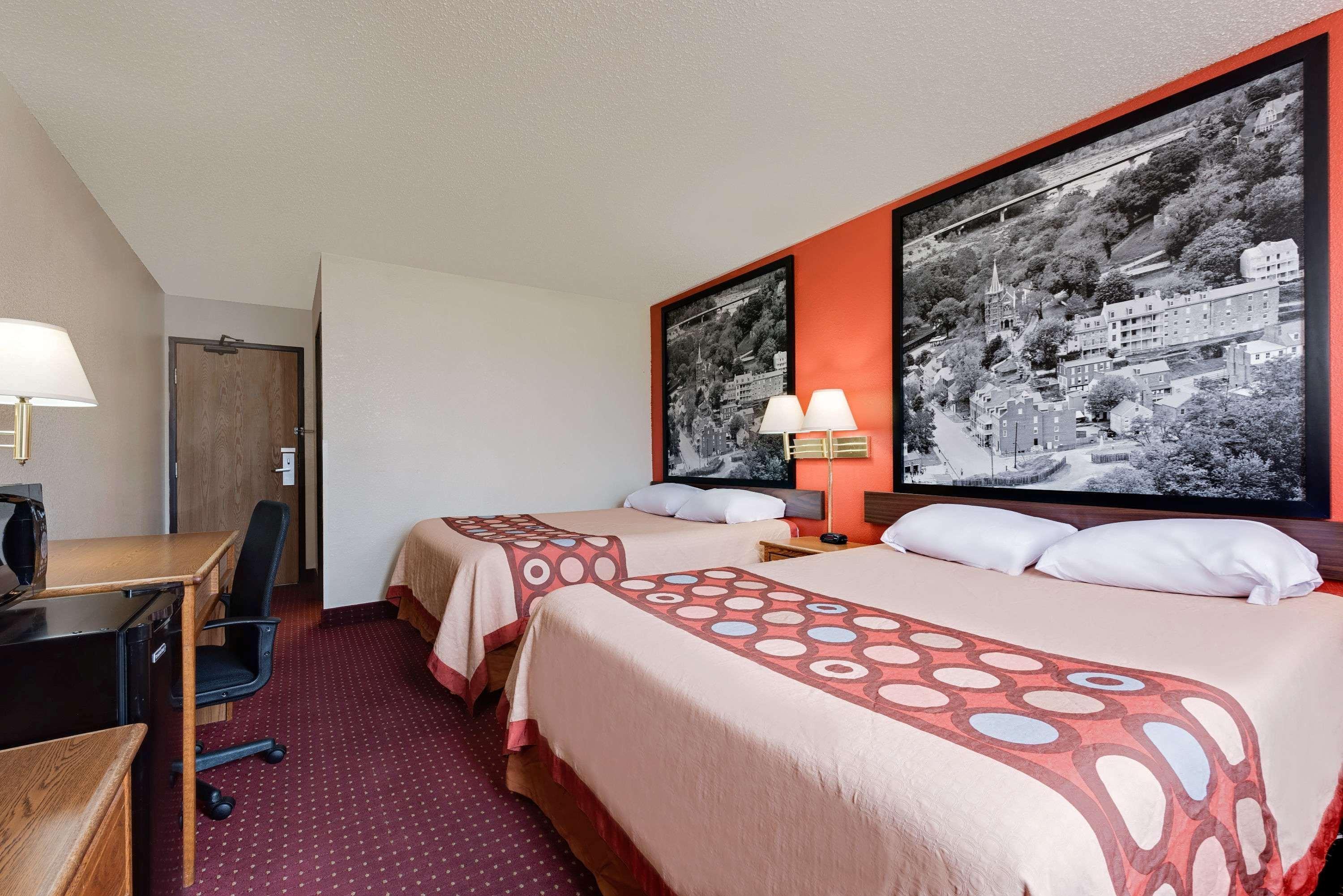 Super 8 Martinsburg Hotel Bagian luar foto