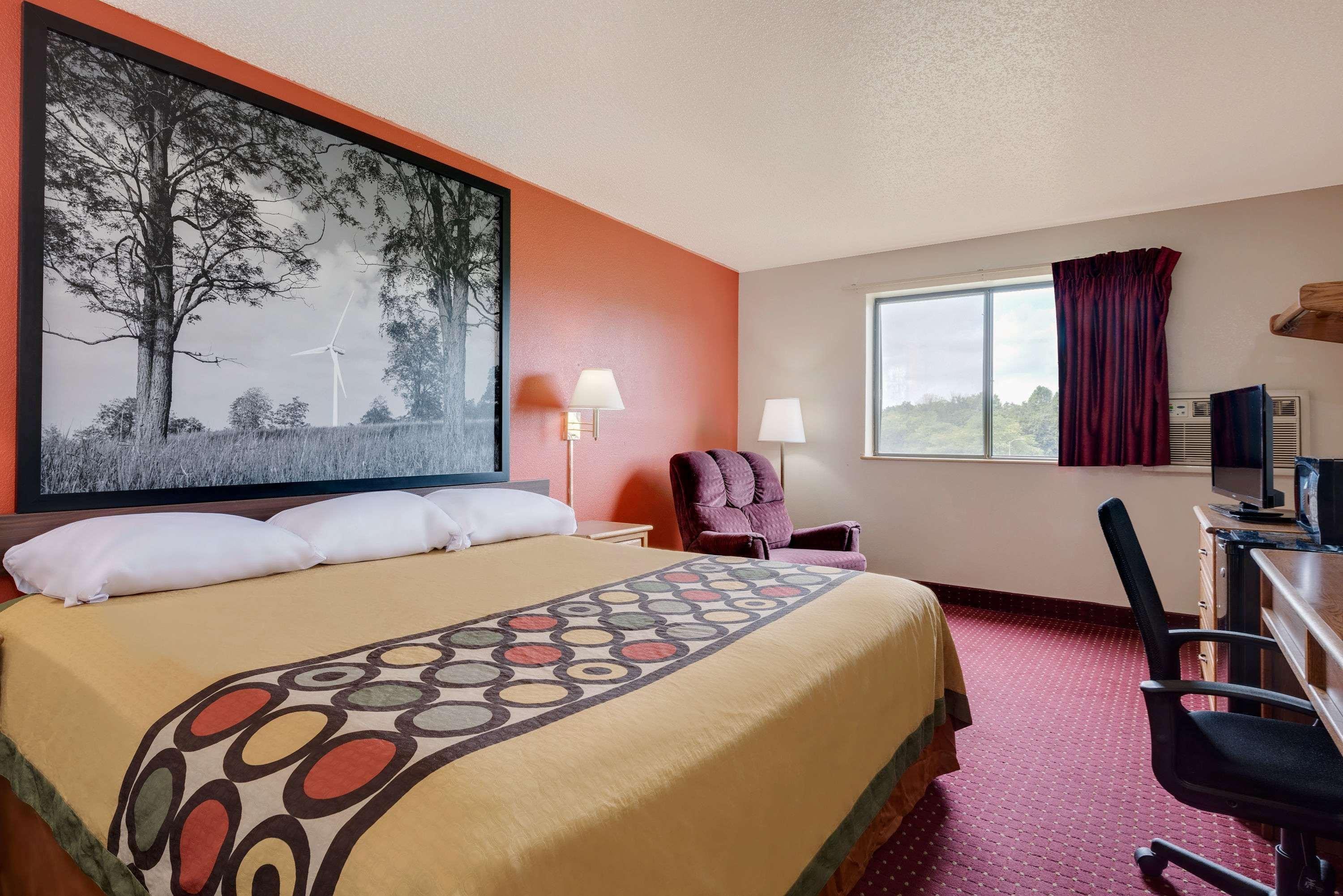 Super 8 Martinsburg Hotel Bagian luar foto