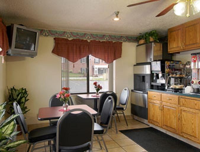 Super 8 Martinsburg Hotel Restoran foto